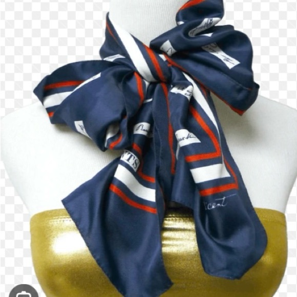 T & M Designers Accessories - 💥PRICE DROP💥 90's American President Signatures Scarf